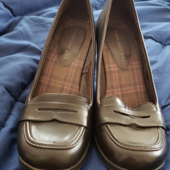 Gently worn brown pumps - Picture 4 of 7